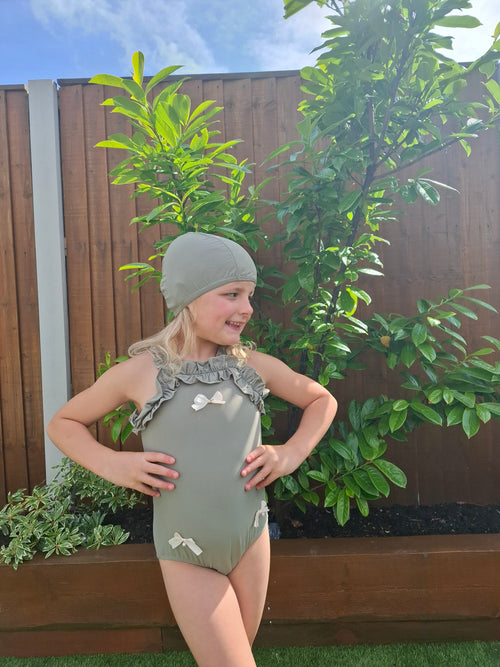 Bow & pearl costume & cap set